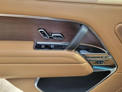 2025 Land Rover Range Rover P400 SE 7 Seat
