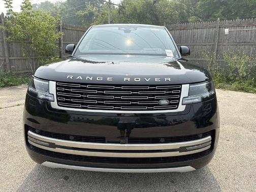 Santorini Black 2026 Land Rover Range Rover P400 SE