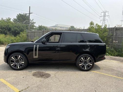Santorini Black 2026 Land Rover Range Rover P400 SE