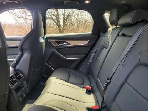 2026 Jaguar F-PACE P400 R-Dynamic S