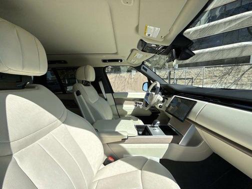 2025 Land Rover Range Rover P530 SE