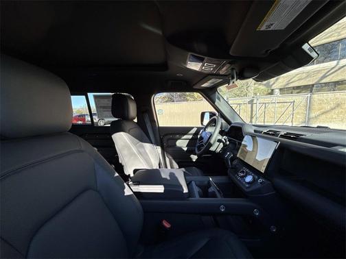 2026 Land Rover Defender 110 X-Dynamic SE