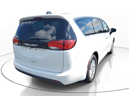 2026 Chrysler Voyager LX