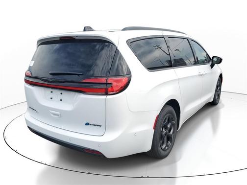 2025 Chrysler Pacifica Hybrid Select