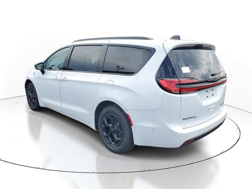 2025 Chrysler Pacifica Hybrid Select