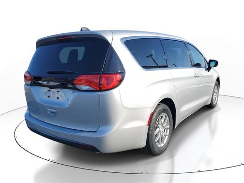2026 Chrysler Voyager LX