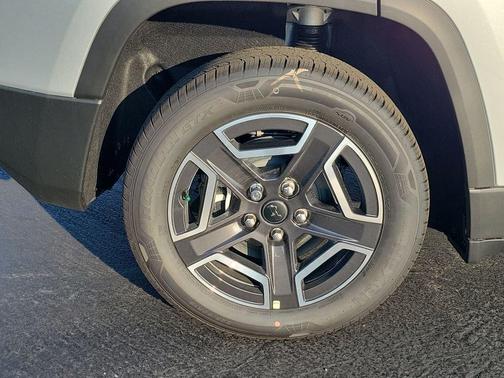 Silver 2026 Jeep Cherokee Limited