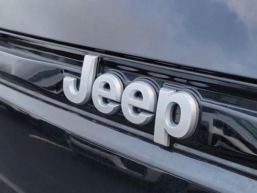 Black 2026 Jeep Grand Cherokee Laredo