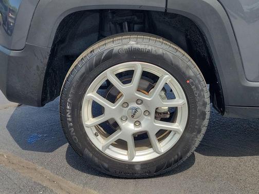 Graphite Gray 2023 Jeep Renegade Latitude