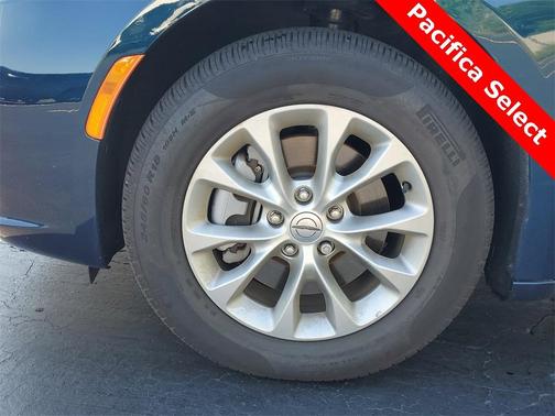 2025 Chrysler Pacifica Select