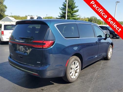 2025 Chrysler Pacifica Select