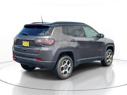 Crystal Metallic 2022 Jeep Compass Trailhawk