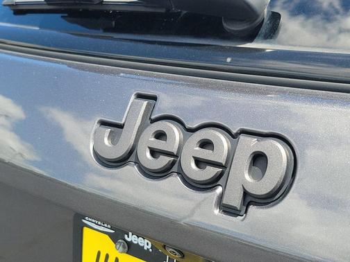 Crystal Metallic 2022 Jeep Compass Trailhawk