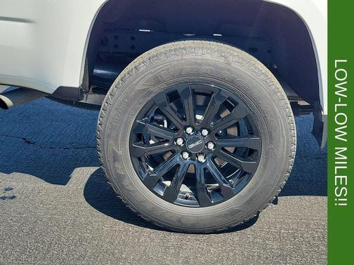 Summit White 2022 GMC Canyon Elevation Standard