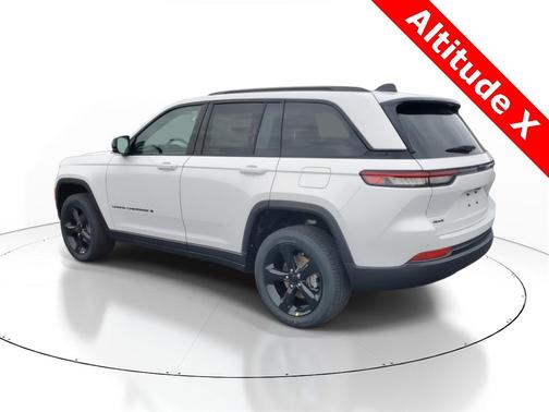2025 Jeep Grand Cherokee Laredo