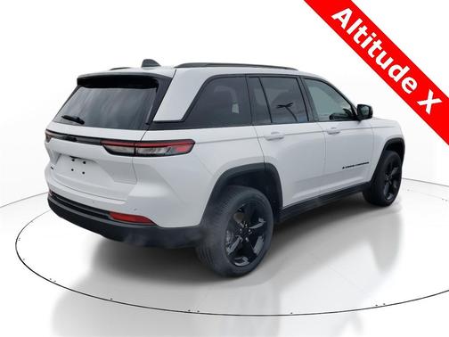 2025 Jeep Grand Cherokee Laredo