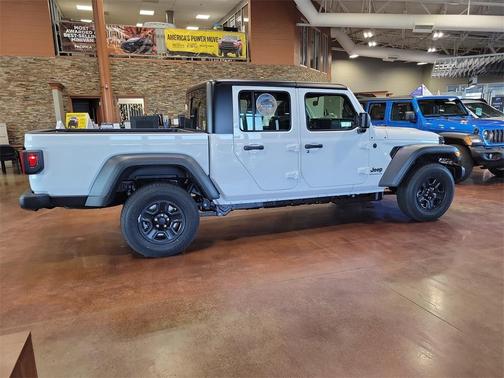 2026 Jeep Gladiator Sport
