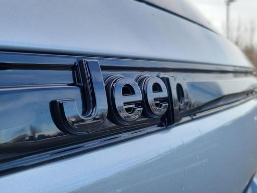 Silver 2026 Jeep Grand Cherokee Limited