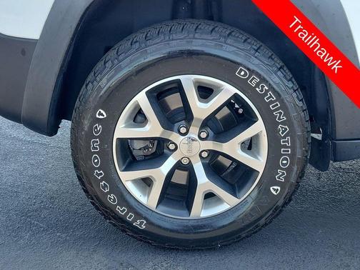 Bright White Clearcoat 2017 Jeep Cherokee Trailhawk