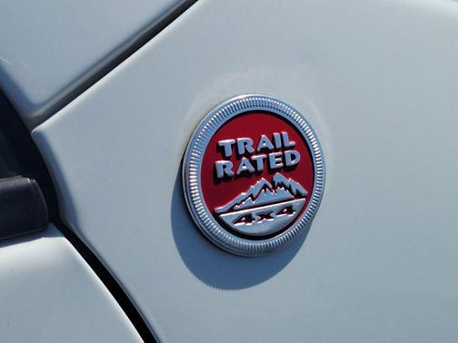 Bright White Clearcoat 2017 Jeep Cherokee Trailhawk