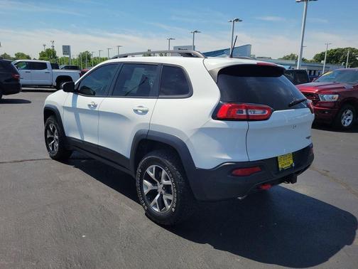 Bright White Clearcoat 2017 Jeep Cherokee Trailhawk