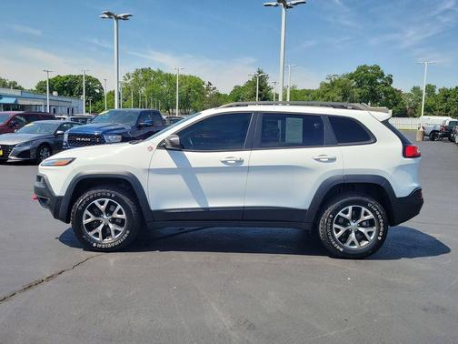 Bright White Clearcoat 2017 Jeep Cherokee Trailhawk