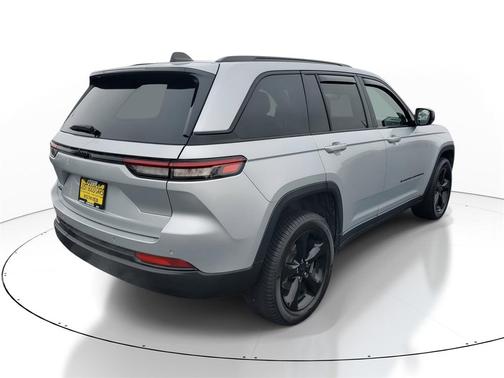 2022 Jeep Grand Cherokee Altitude