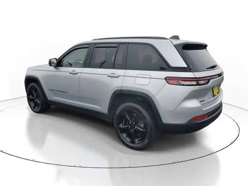 2022 Jeep Grand Cherokee Altitude