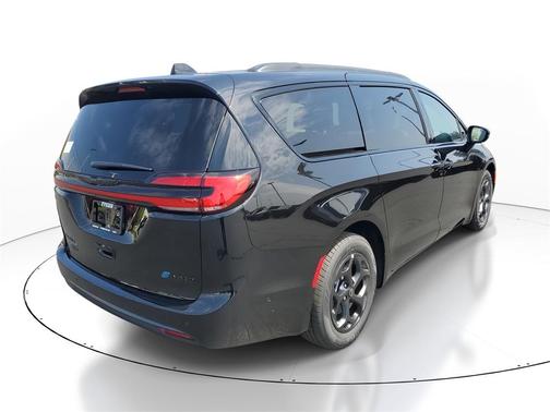 2025 Chrysler Pacifica Hybrid Select