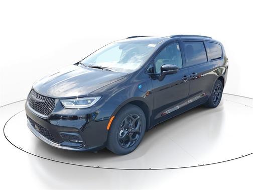 2025 Chrysler Pacifica Hybrid Select
