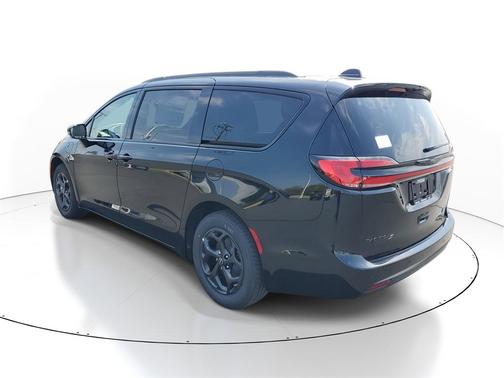 2025 Chrysler Pacifica Hybrid Select