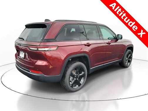 2025 Jeep Grand Cherokee Laredo