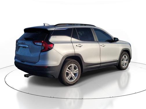Quicksilver Metallic 2022 GMC Terrain SLE