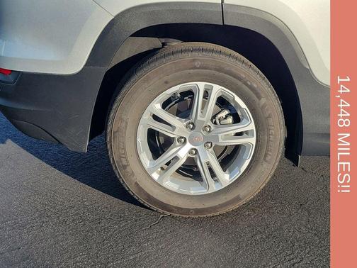 Quicksilver Metallic 2022 GMC Terrain SLE