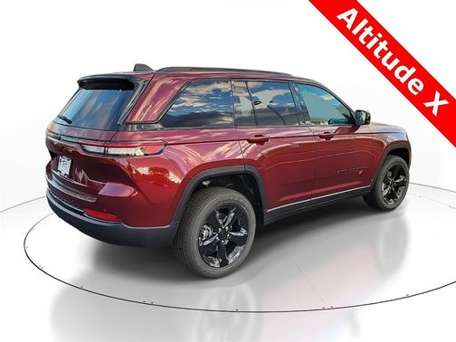 2025 Jeep Grand Cherokee Laredo