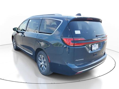 2025 Chrysler Pacifica Hybrid Pinnacle