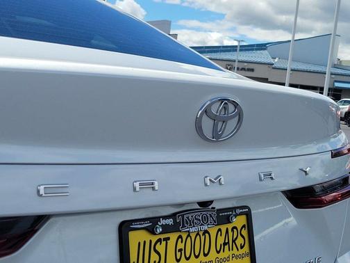 Pearl 2025 Toyota Camry XLE