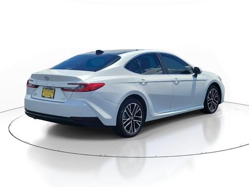Pearl 2025 Toyota Camry XLE