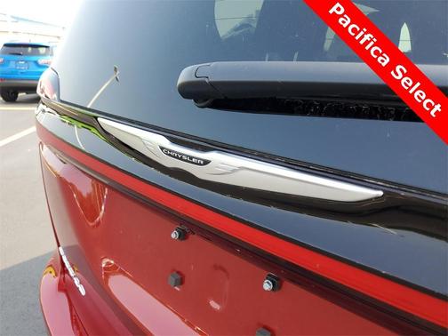 2025 Chrysler Pacifica Select