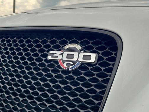 Bright White Clearcoat 2023 Chrysler 300