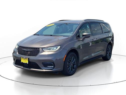 Crystal Metallic 2021 Chrysler Pacifica Touring