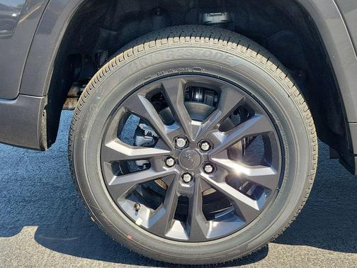 Gray 2026 Jeep Grand Cherokee Limited