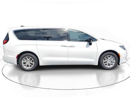 2026 Chrysler Voyager LX