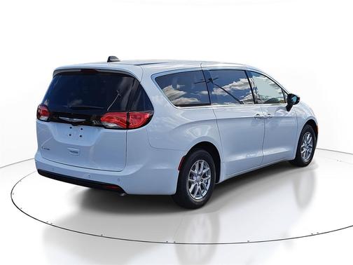 2026 Chrysler Voyager LX