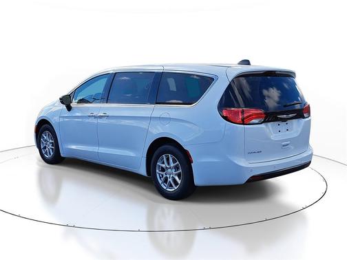 2026 Chrysler Voyager LX