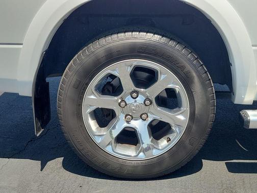 Bright White Clearcoat 2017 RAM 1500 Laramie