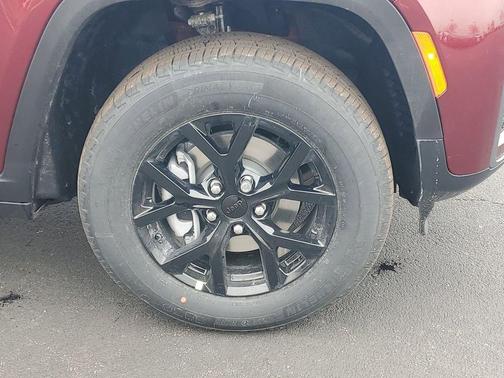 2026 Jeep Grand Cherokee Laredo