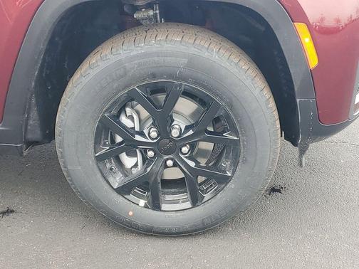 2026 Jeep Grand Cherokee Laredo