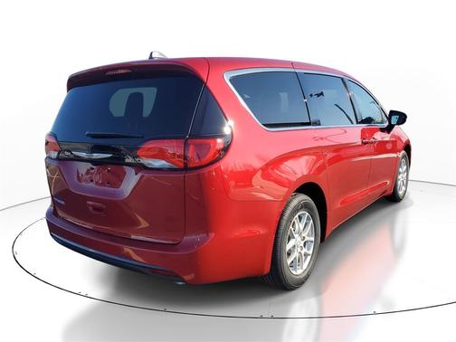 2026 Chrysler Voyager LX