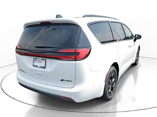 2025 Chrysler Pacifica Hybrid Select